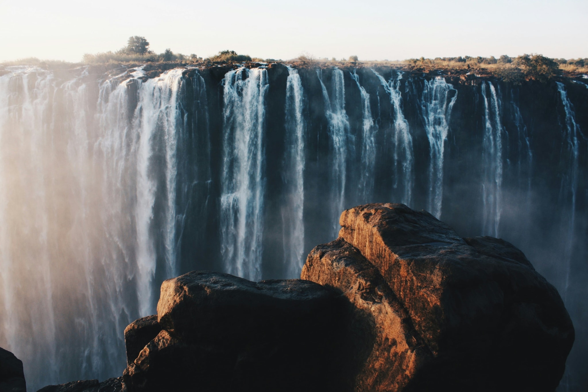 The falls at volume, seen from the lip of the gorge.